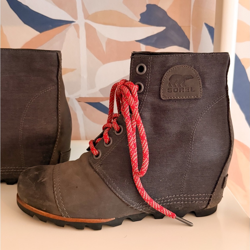 Sorel PDX Wedge Boots with Crimson Laces